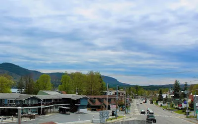 The Lake George Inn