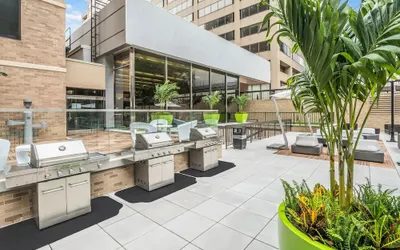 Walkable DC View Apartments