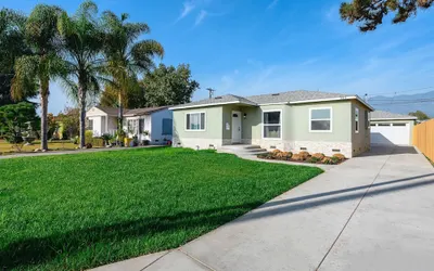 Luxury Modern Retreat w Spacious Yard Premium Comfort