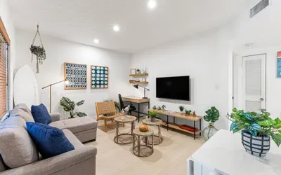 Bright Stylish Apt in Las Olas Blvd Victoria Park