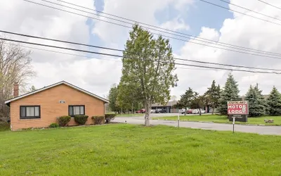 Cozy Stay in Brownstown w/ Wi-fi & Streaming TV