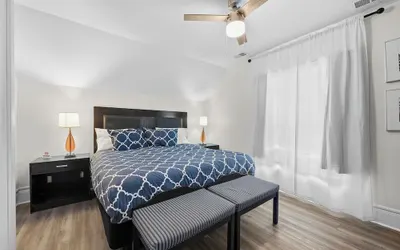 Detroit Escape: 2BR Apartment for 7 w/ Wifi