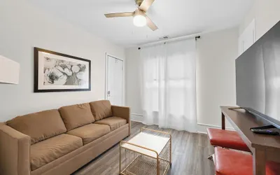 Detroit Getaway: 2-bedroom Apartment for 7 & Wifi