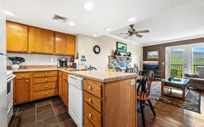 Sleeps 6 Full Kitchen Indoor Pool Mountains Views