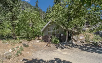 Icicle Chalet 1 Bedroom Cabin