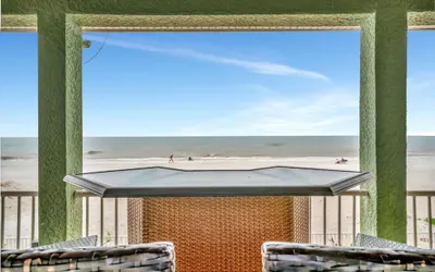 Stones Throw Beachfront Premier Suite 4 Views