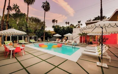 3 Private 1 Bedroom Units at The Wesley! Sleeps 12!