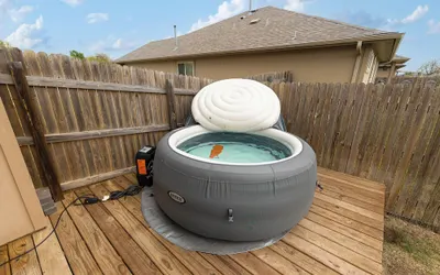 Hot Tub Foosball Fenced Yard Parking