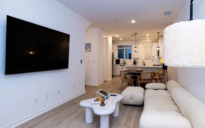 Modern Designer Stay Bright Chic Spacious
