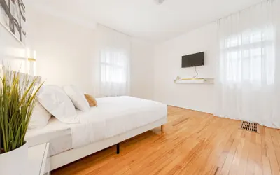 3BR Luxury Retreat with Easy Parking