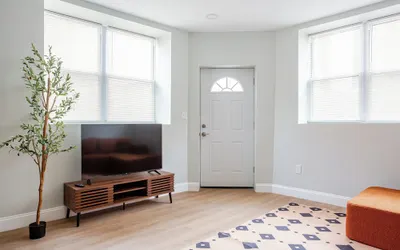 Stylish Minimalist Stay in City Center