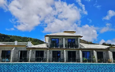 The Waterfront Oasis