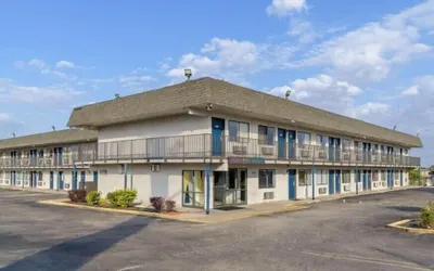 Home 6 Motel