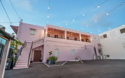 Room 16: Grand King Suite w/ Desk & Sofa Bed