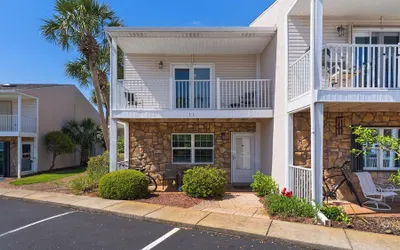 Beachside Retreat With Pools & Local Dining + Free Attraction Tickets!