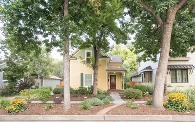 Spacious Old Town Home Walk to Dining & Culture!