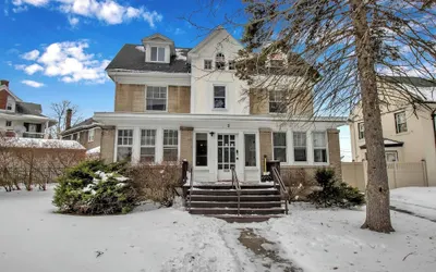 Spacious 4BR Near UB & Niagara Falls - Pet Friendly