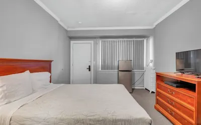 Cozy Room With Private Bath in Brownstown