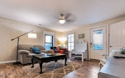 Pet-friendly 2BR Ranch, Wifi, Parking Near RTP