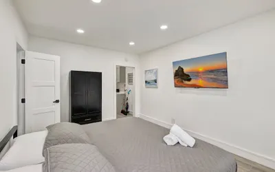 Studio off Las Olas- Steps to the Beach