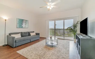 Upstay Modern 3BR Condo Pool Patio Near Disney