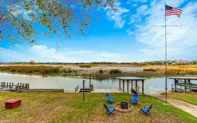 Lake Side Retreat