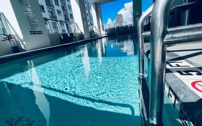 Relax Above Miami Skyline Views Gym Pool