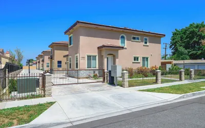 Modern Spacious Home Bright, Family Group Friendly