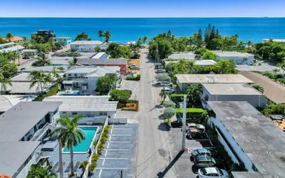 Waves on Desoto Beautiful Studio