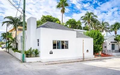 Casa Roselle 3 in Hollywood