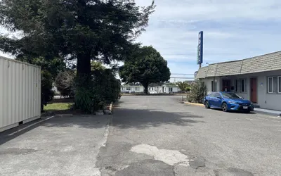 6 Rivers Motel