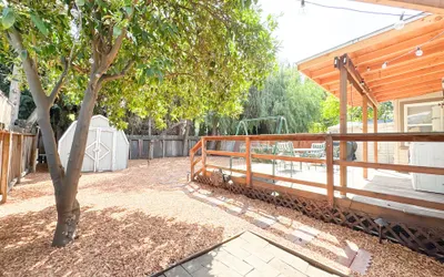Walk to Google 3BR Home Yard & Kitchen