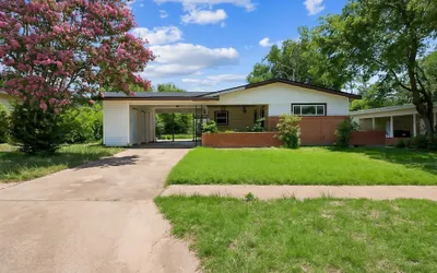 Cozy Temple Home Fenced Yard & Wi-fi 3 Bedroom Home