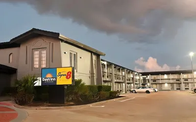 Super 8 By Wyndham Texas City