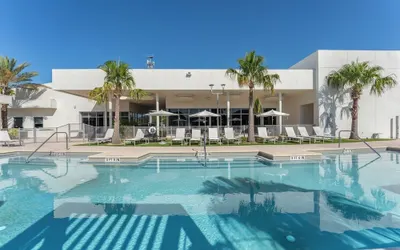 Daytona 2BR w/ Parking Family & Pet Friendly