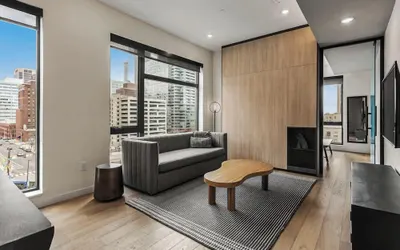 Sosuite Corner 1bed Apt w Roof Deck, Gym, Laundry
