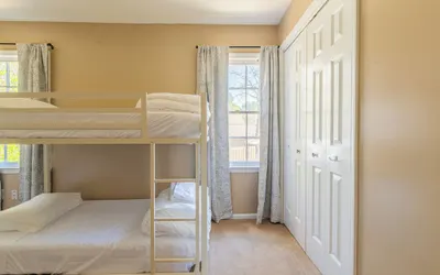 Serene Modern Getaway with Pool&games