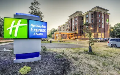 Holiday Inn Express & Suites Cleveland West - Westlake, an IHG Hotel