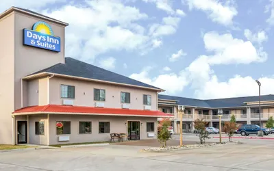 Days Inn & Suites by Wyndham Madisonville