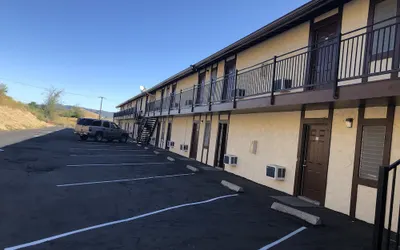 Golden Hills Motel