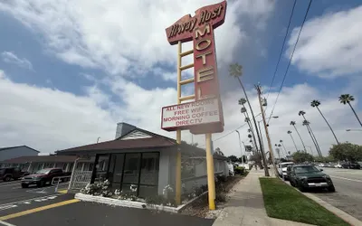Hi-Way Host Motel
