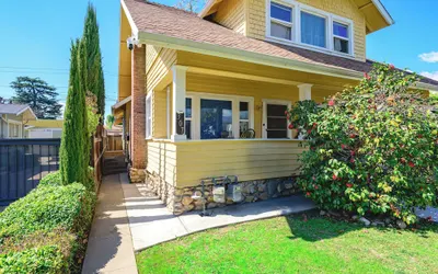 Cozy Home Near LA With Full Kitchen Laundry