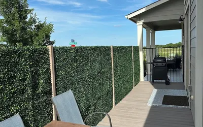 Luxury 2S Condo Hot Tub Gym Pool Airport