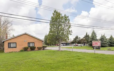 1BR w/ Smart TV AC Self Check-in MI