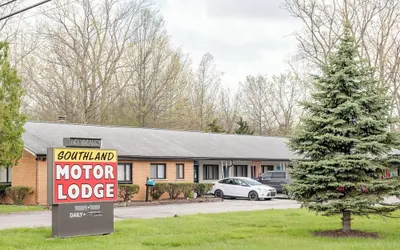 Cozy 1BR Apt AC & Parking Brownstown