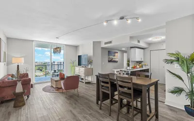 2Br2Ba Next To Jackson Memorial Hospital