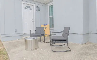 6-Bed Artistic Home with Game room