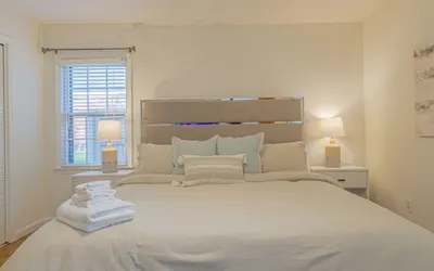 Relaxing 3BR Getaway with Pool and games