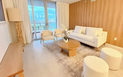 2BR Luxury Ocean Views Apt 1208