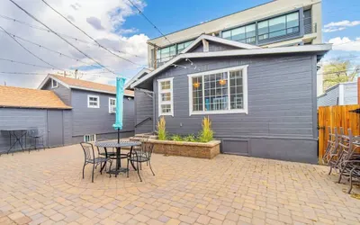 Stylish 2-bedroom Walking Distance to Downtown
